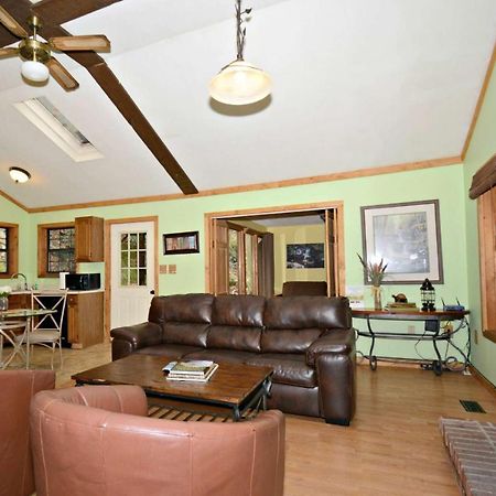 Waterfall Cabin McCookville Exterior photo